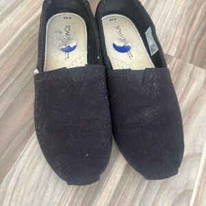 Toms women’s Black Slip-On Loafers